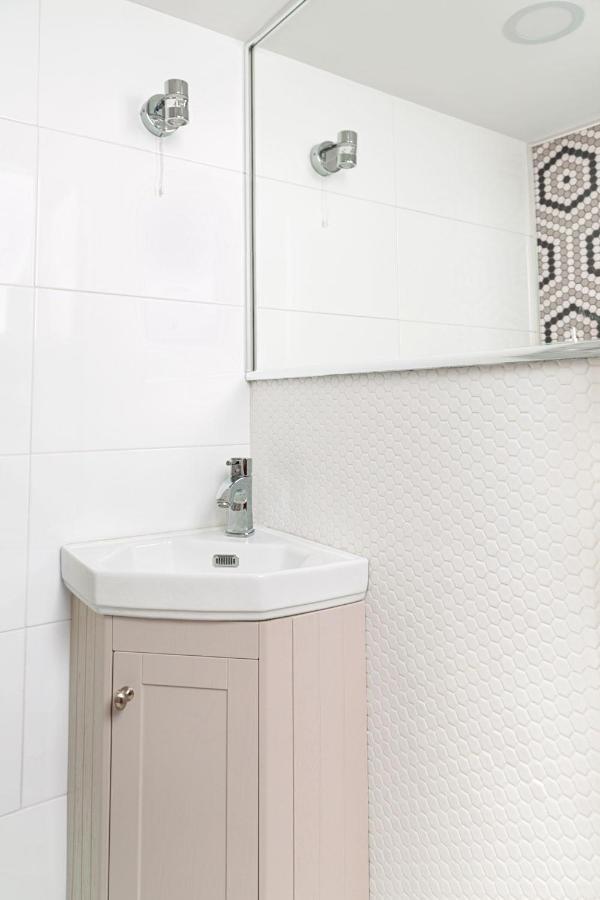 Newly Refurbished 2-Bedroom Flat In Notting Hill Londra Exterior foto